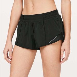 Lulu lemon hotty hot 2.5 in shorts